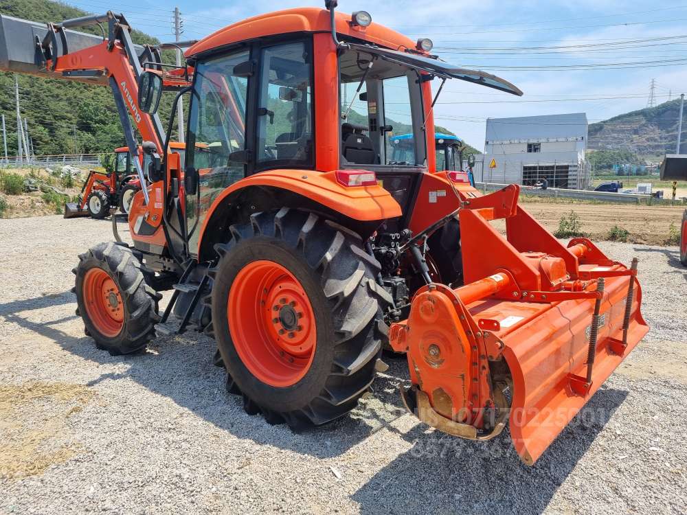 Daedong Tractor PX800 (80hp) 측면