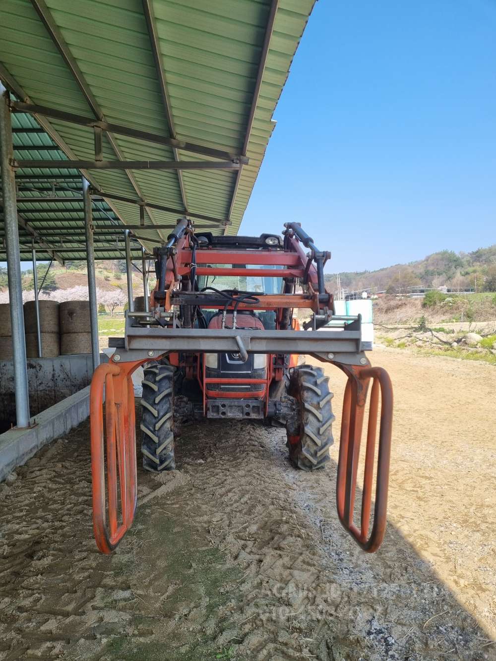 Daedong Tractor RX700 (70hp) 측면