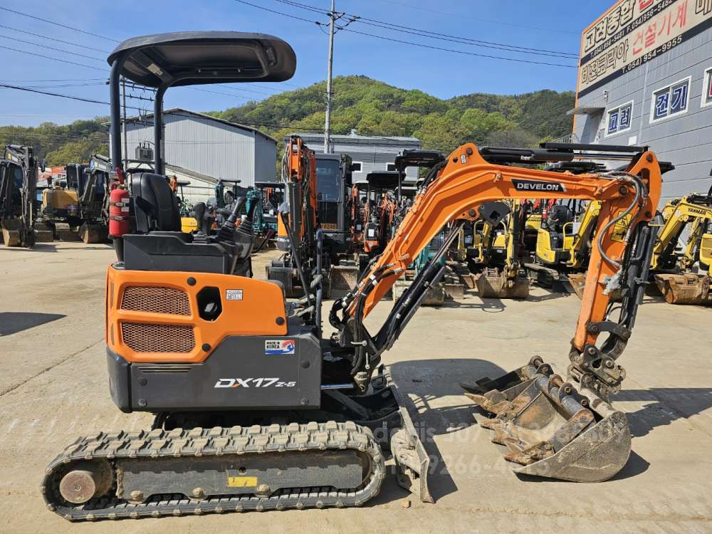  Excavator DX17Z  측면