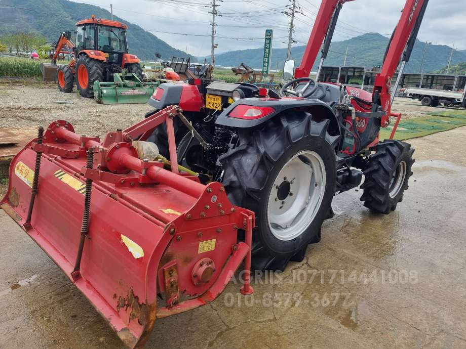 TYM Tractor G560  측면