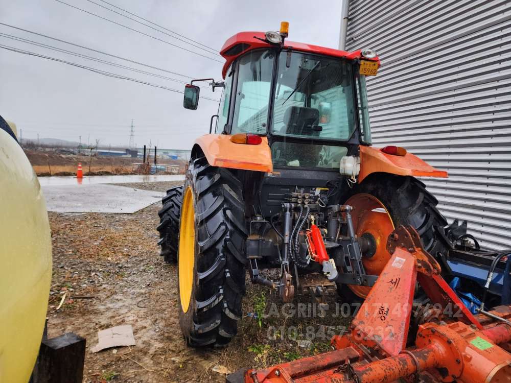 Kubota Tractor M9540 (95hp) 측면