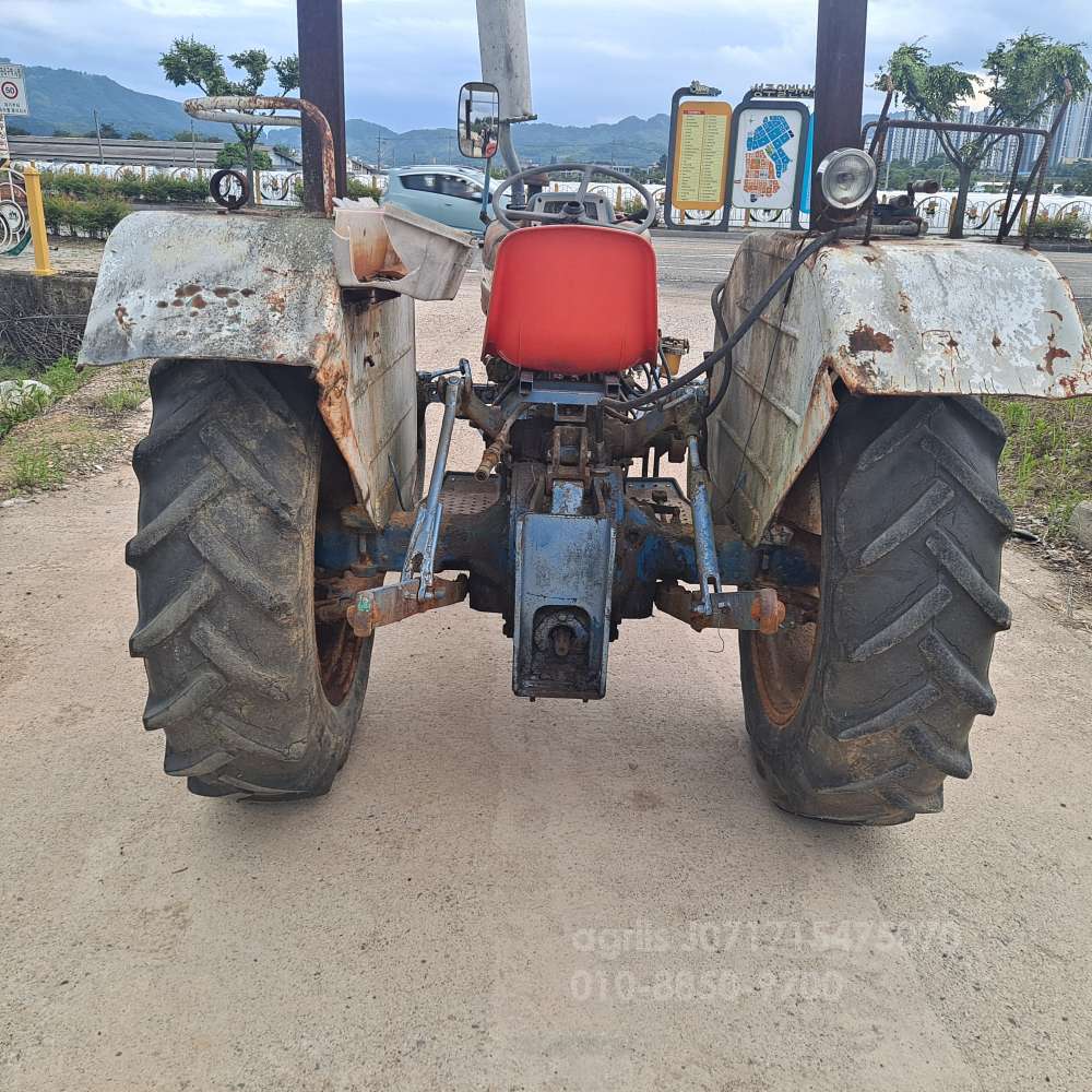 Daedong Tractor 포드3600  측면