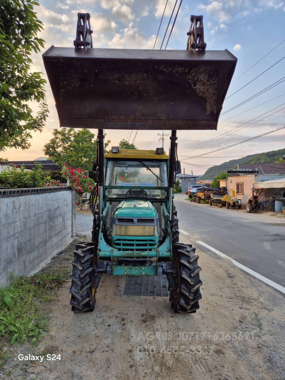 Daedong Tractor D47 (47hp) 앞좌측면