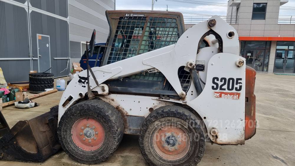  Skid steer loader 밥캣S205  측면