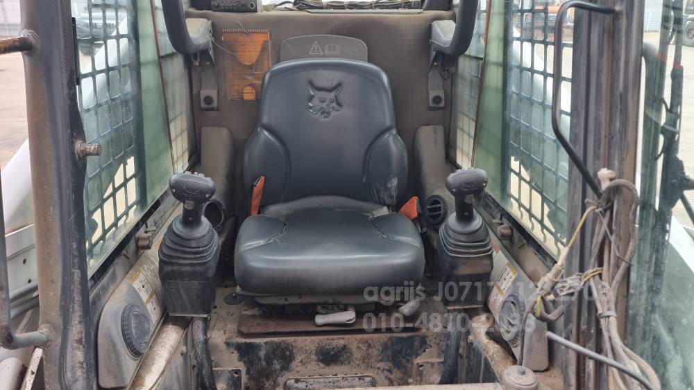  Skid steer loader 밥캣S205  엔진내부