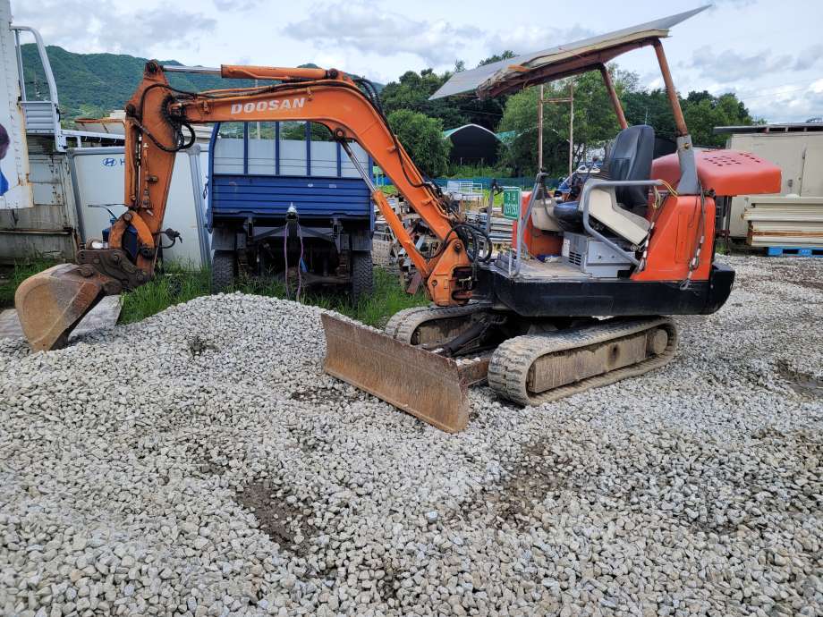 Doosan Excavator 두산030  앞좌측면