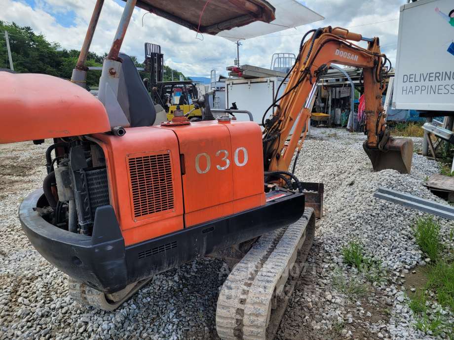 Doosan Excavator 두산030  뒤우측면