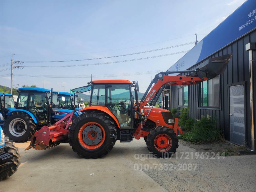 Kubota Tractor MZ653 (65hp) 측면