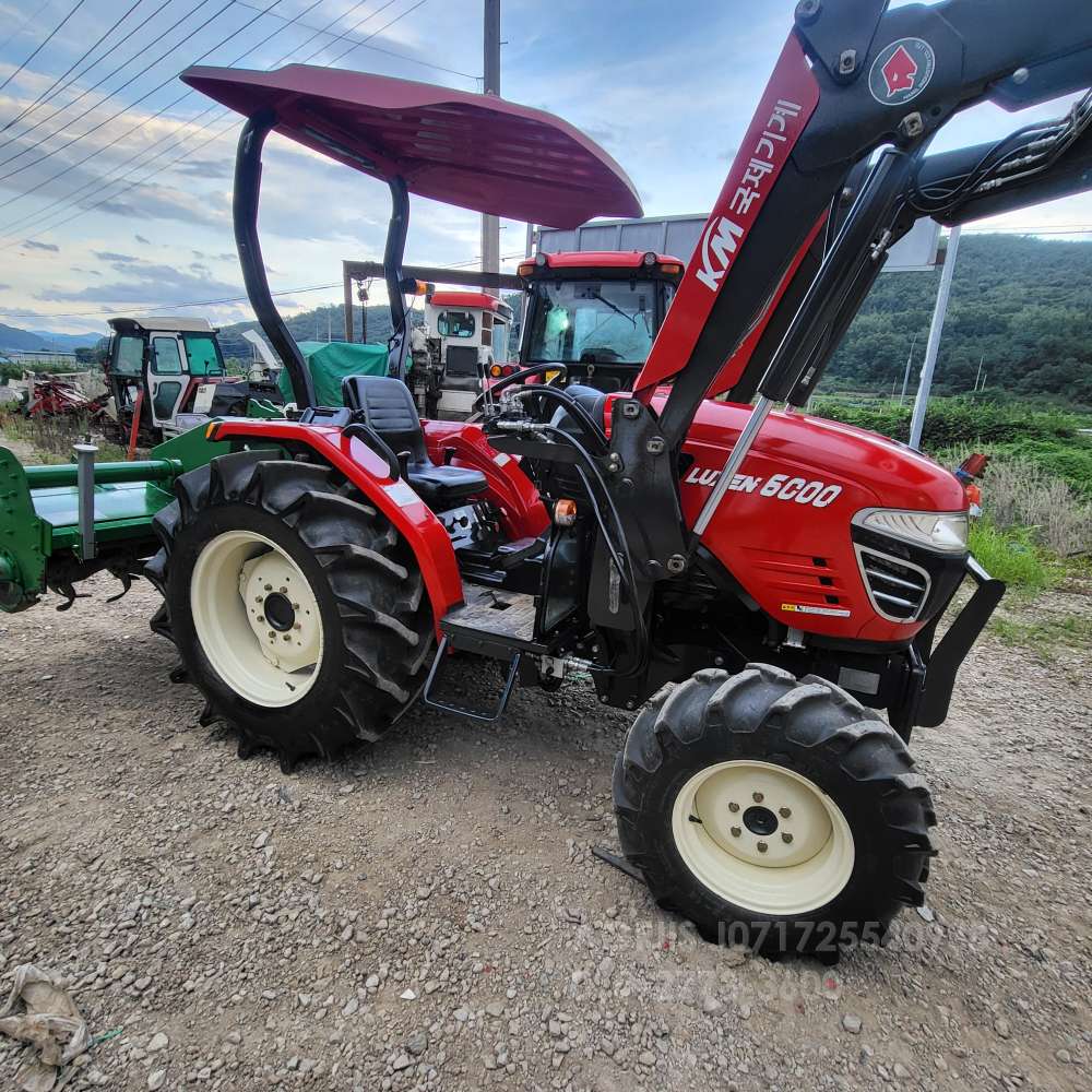 Kukje Tractor LUXEN6000 (60hp) 뒤우측면