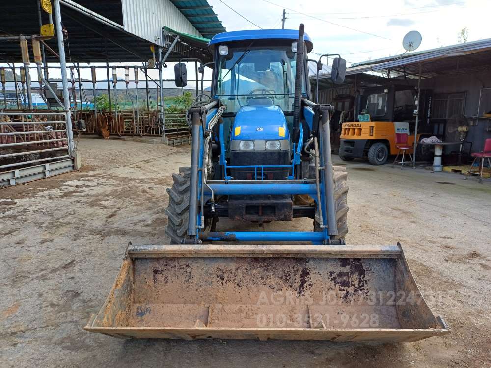 NewHolland Tractor TD60D (60hp) 측면