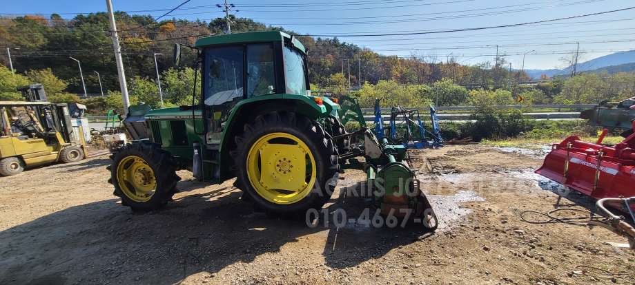 JohnDeere Tractor 6100 (75hp) 측면