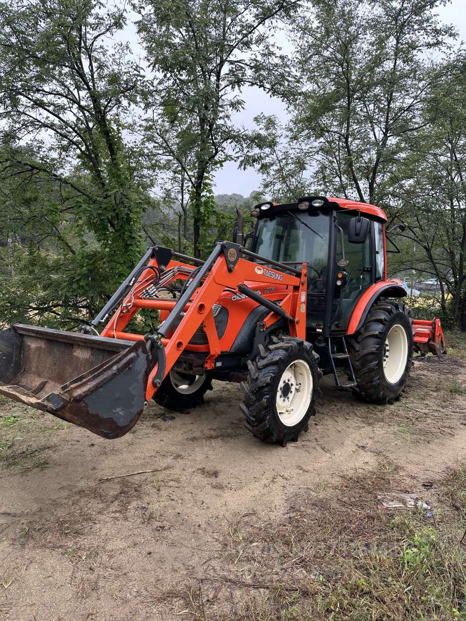 Daedong Tractor MX70 (70hp) 앞좌측면