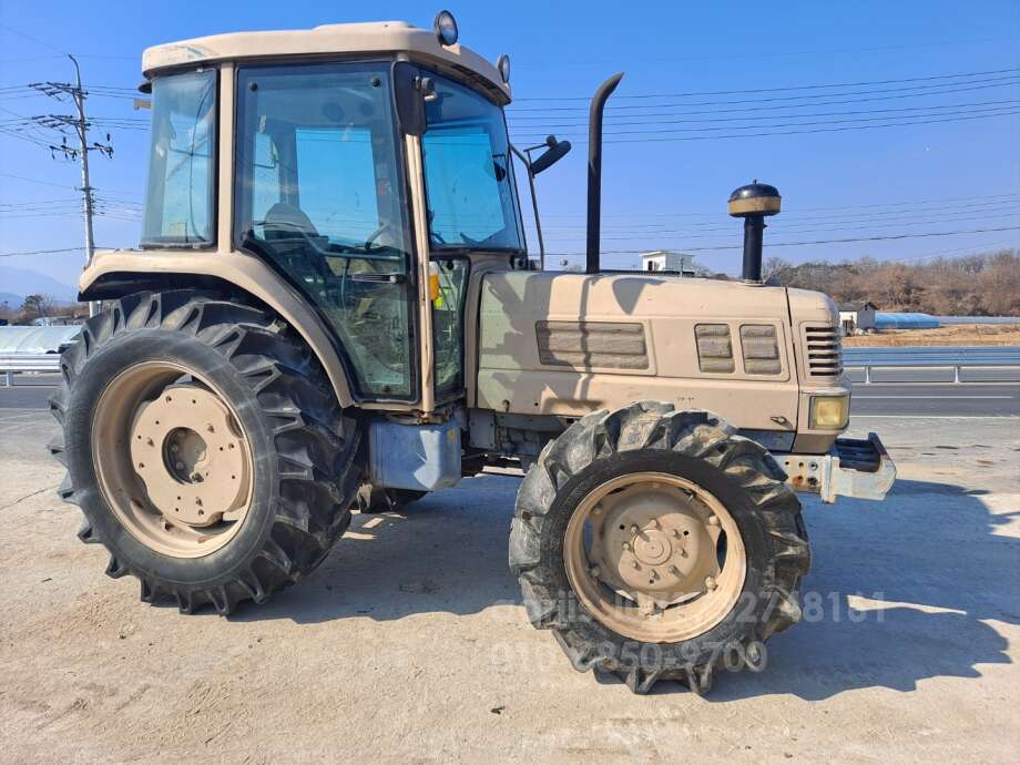 Daedong Tractor D85 (85hp) 앞좌측면