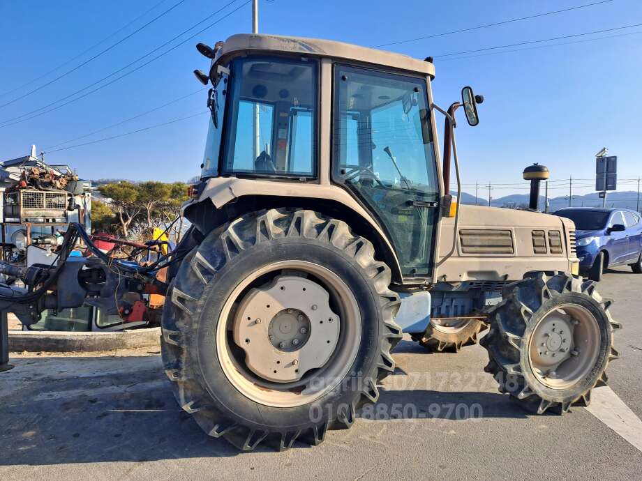 Daedong Tractor D85 (85hp) 뒤우측면