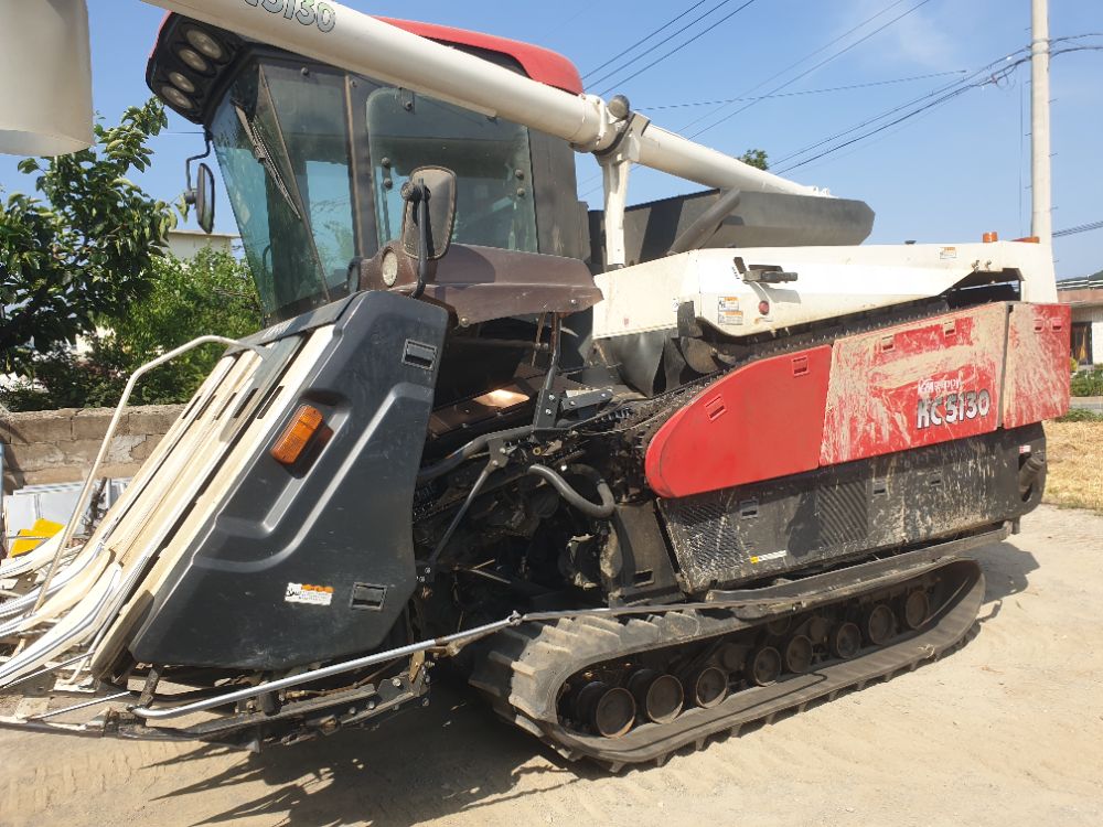 국제 콤바인 KC5130 (5조식) 앞좌측면