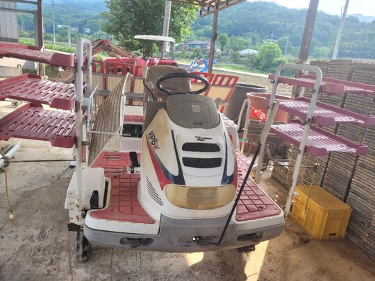 얀마 이앙기 VP6X (6조식) 앞좌측면