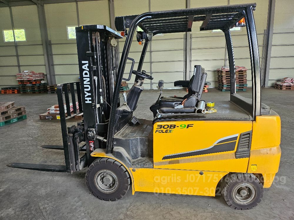Hyundai Forklift 30D-9  뒤우측면