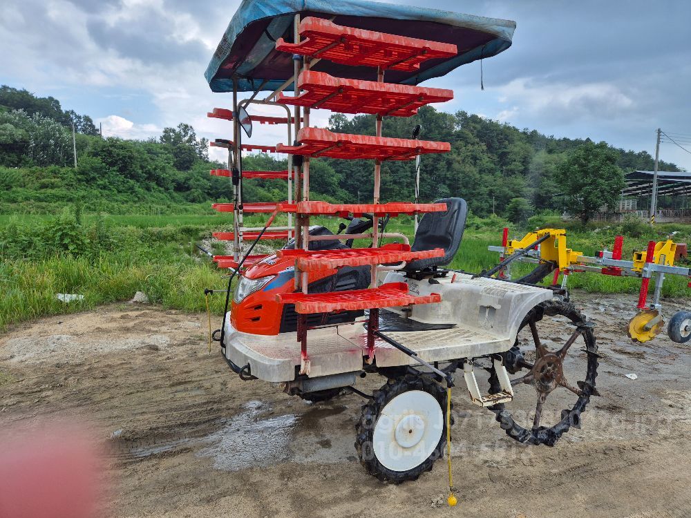 Daedong 이앙기피복기   뒤우측면