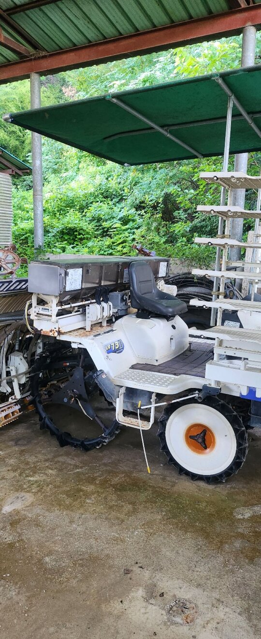 LS Rice transplanter LV73D (7Rows) 앞좌측면