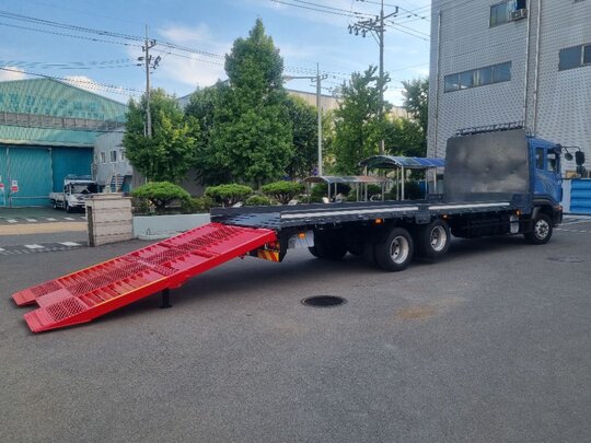  공기계운반차량   앞좌측면