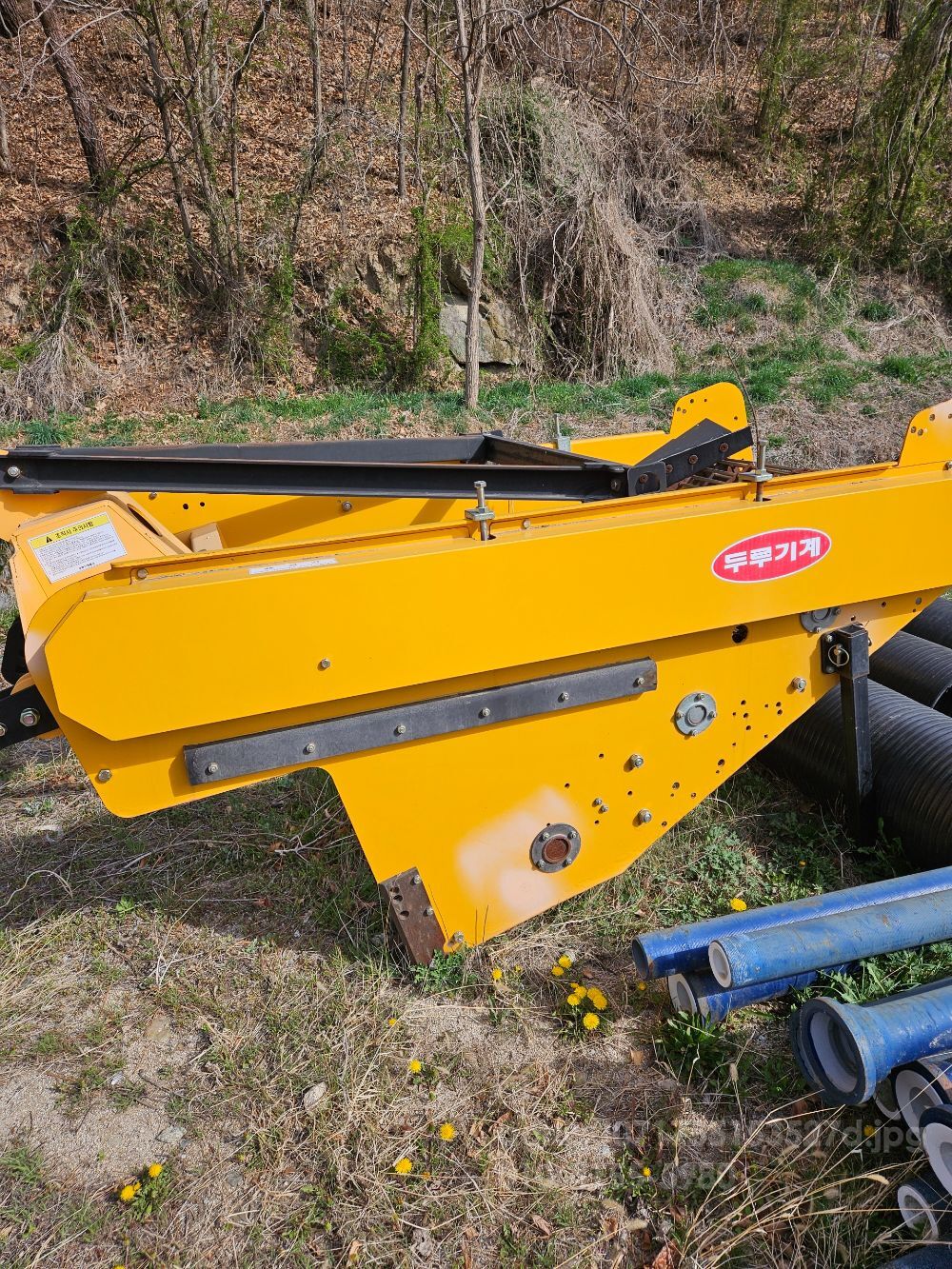 땅속작물수확기   뒤우측면