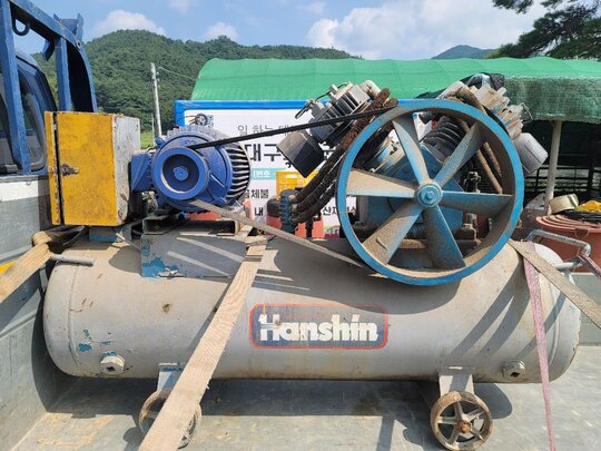  한신콤퓨레샤15마력 한신콤퓨레샤15마력  앞좌측면