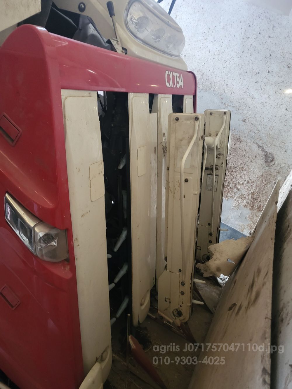 TYM Combine Harvester CX754 (4Rows) 뒤우측면