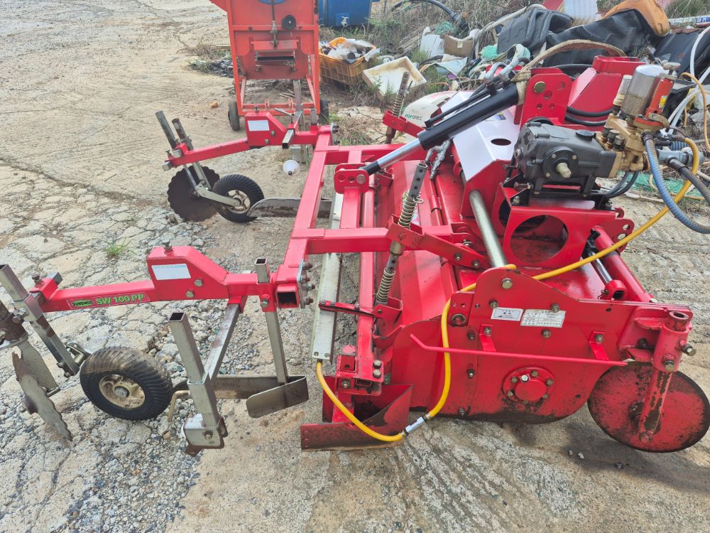 성우공업 트랙터용 휴립복토기 SW140SOG(129cm) 앞좌측면