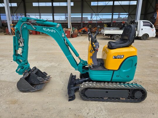 구보다 굴삭기 U-008 (0.8톤) 앞좌측면