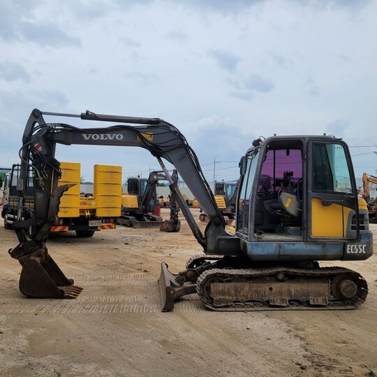 볼보EC55C 집게장착회전라 굴삭기 인 (5톤) 앞좌측면