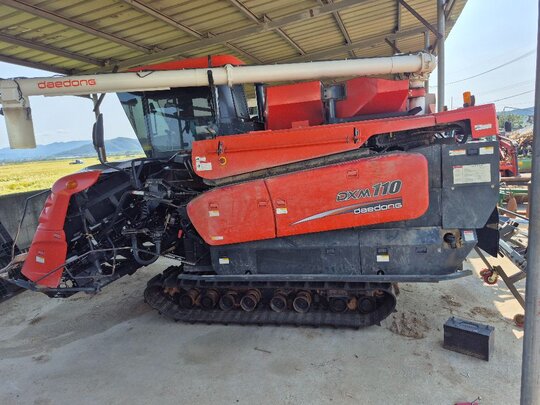 대동 콤바인 DXM110 (6조식) 앞좌측면