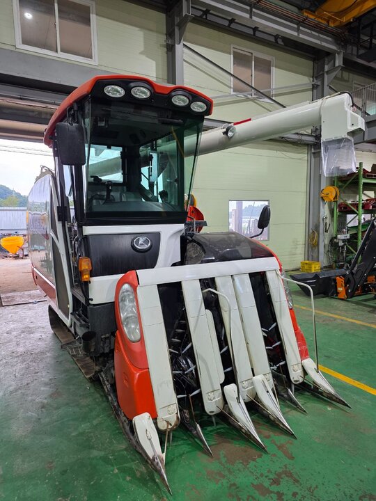 구보다 콤바인 ER575KQ (5조식) 앞좌측면