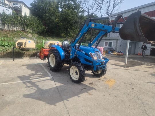 LS Tractor XR4155 (55.7hp) 앞좌측면