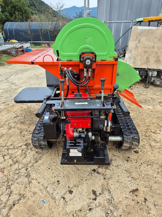 한서정공 자주식 무한궤도식 보행형 콩탈곡기 보행 무한궤도형 콩탈곡기 HBT-1000(폭 1280mm) 앞좌측면