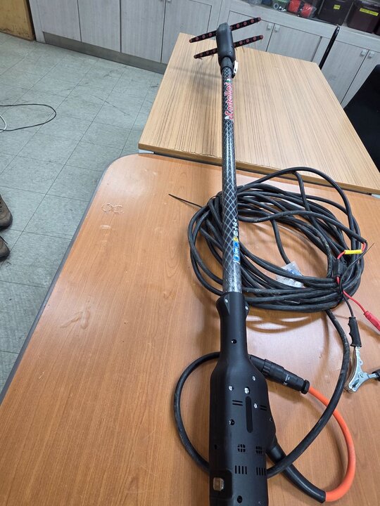  올리브등의 진동 수확기 카본 12 볼트 진동 수확기  앞좌측면