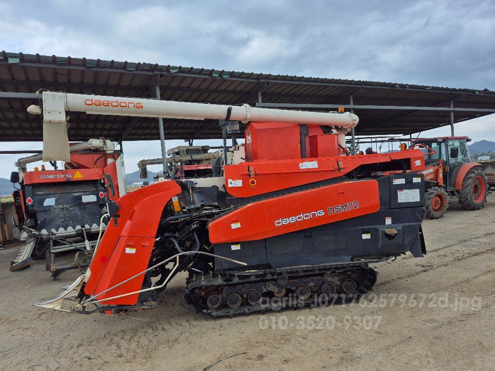 대동 콤바인 DSM72 (4조식) 뒤우측면