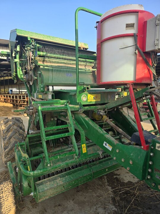  Round Baler 맥헤일 F5500  앞좌측면