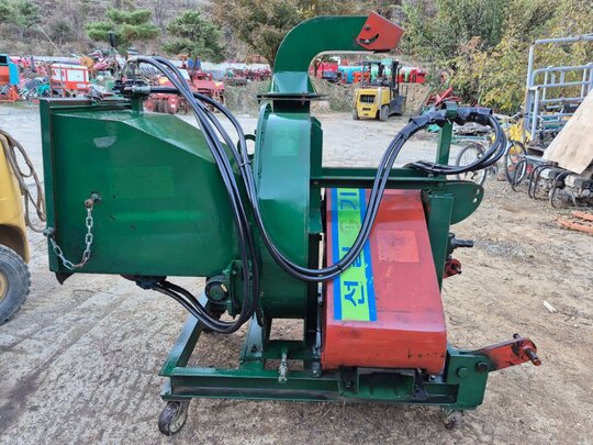  잔가지파쇄기, 나뭇가지파쇄기, 가지파쇄기, 나무가지파쇄기 트랙터부착식 트랙터용 잔가지 파쇄기  앞좌측면