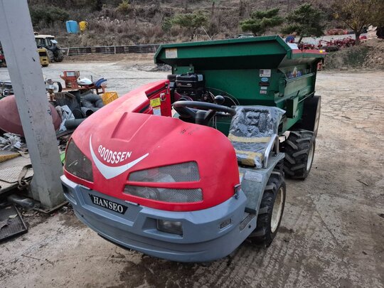  1톤, 승용 자주형 퇴비살포기, 바퀴식 HSC-1000  앞좌측면