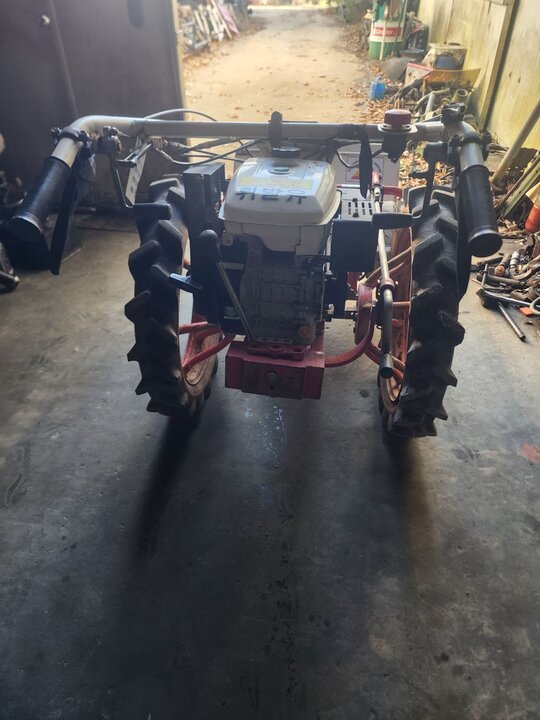  줄기제초기.  제초기. 함마식 파쇄기  앞좌측면