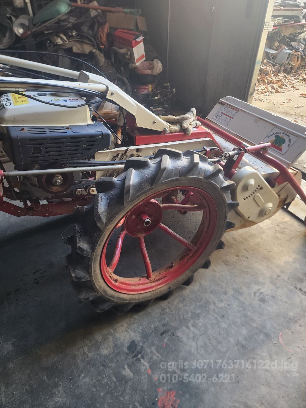  줄기제초기.  제초기. 함마식 파쇄기  뒤우측면