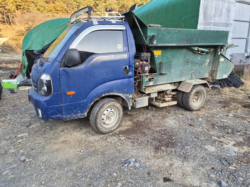  차량용퇴비살포기 퇴비살포기  뒤우측면