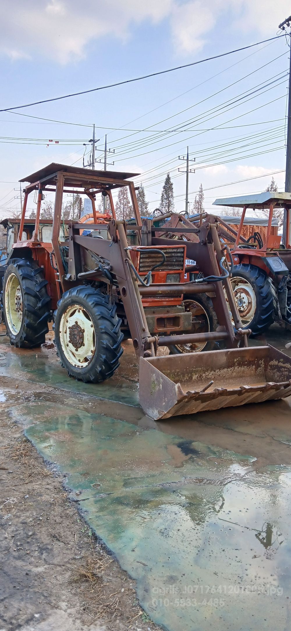 뉴홀랜드 트랙터 55-66D (55마력) 뒤우측면