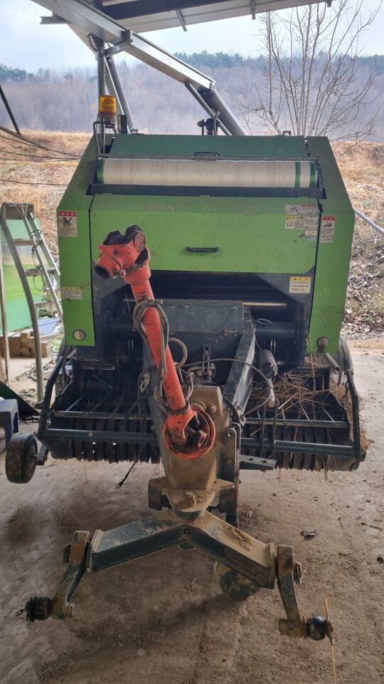 Shibaura Round Baler TRB2210W  앞좌측면