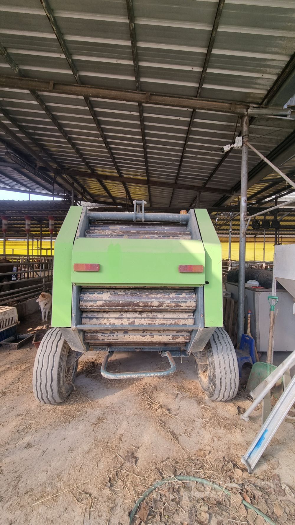 Shibaura Round Baler TRB2210W  뒤우측면