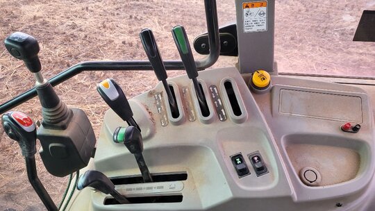 TYM 트랙터 TX1003 (102마력) 앞좌측면