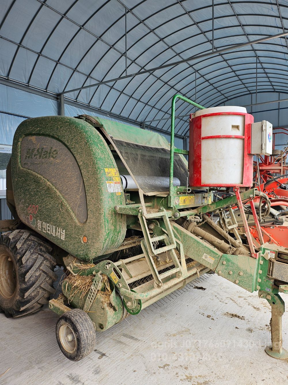  Round Baler 5600  뒤우측면