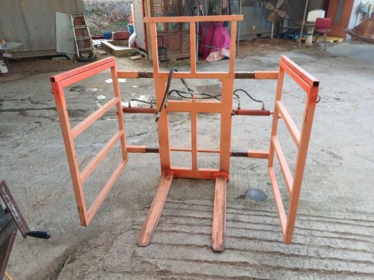  트랙터부착 지겟발.집게겸용  앞좌측면