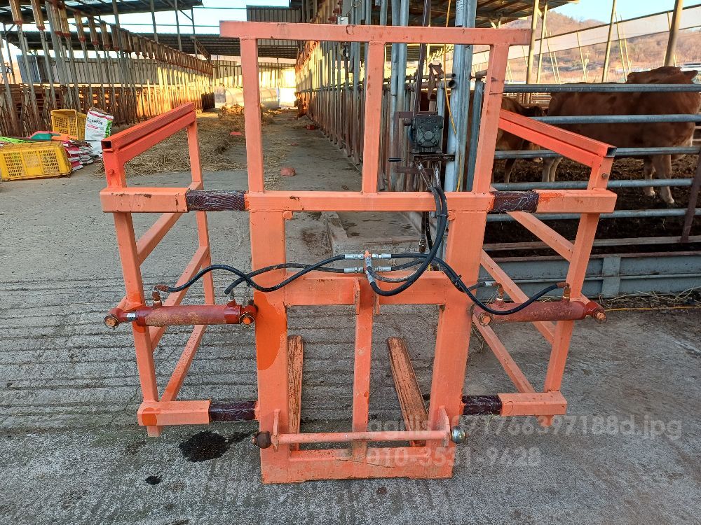  트랙터부착 지겟발.집게겸용  뒤우측면