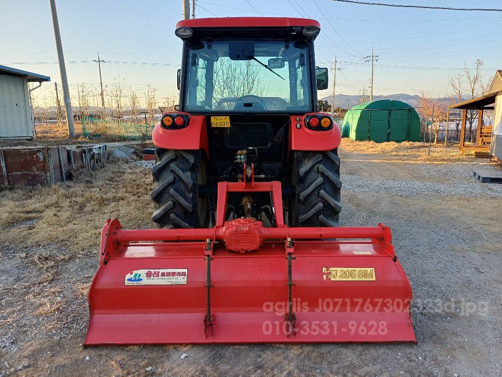 국제 트랙터 LUXEN65 (65마력) 뒤우측면